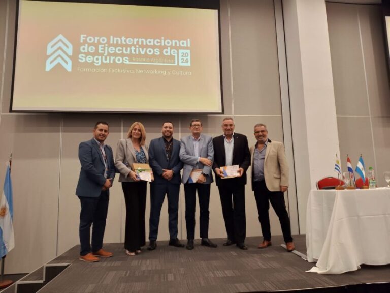 Miembros de COPAPROSE en Foro Internacional de Ejecutivos de Seguros en Rosario, Argentina